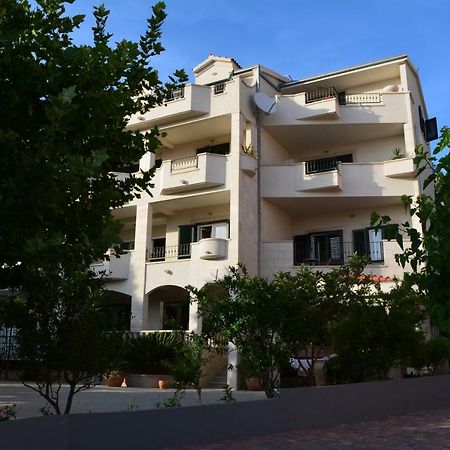 Apartments Villa Lili Tučepi Exterior foto