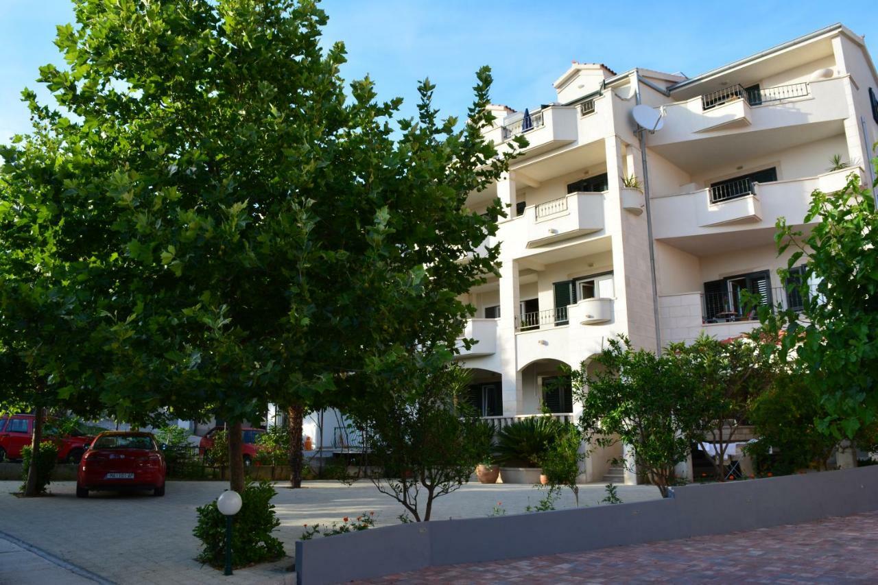 Apartments Villa Lili Tučepi Exterior foto