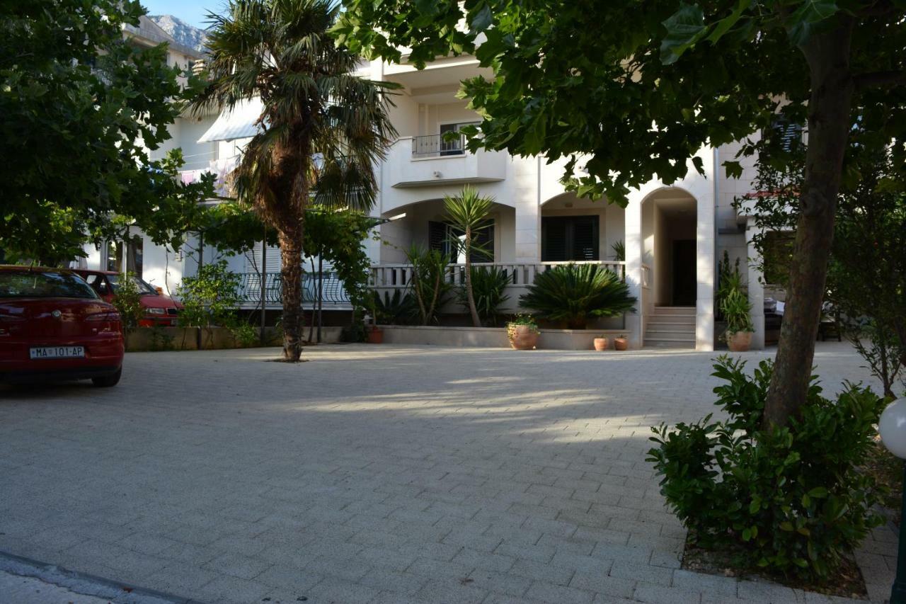 Apartments Villa Lili Tučepi Exterior foto