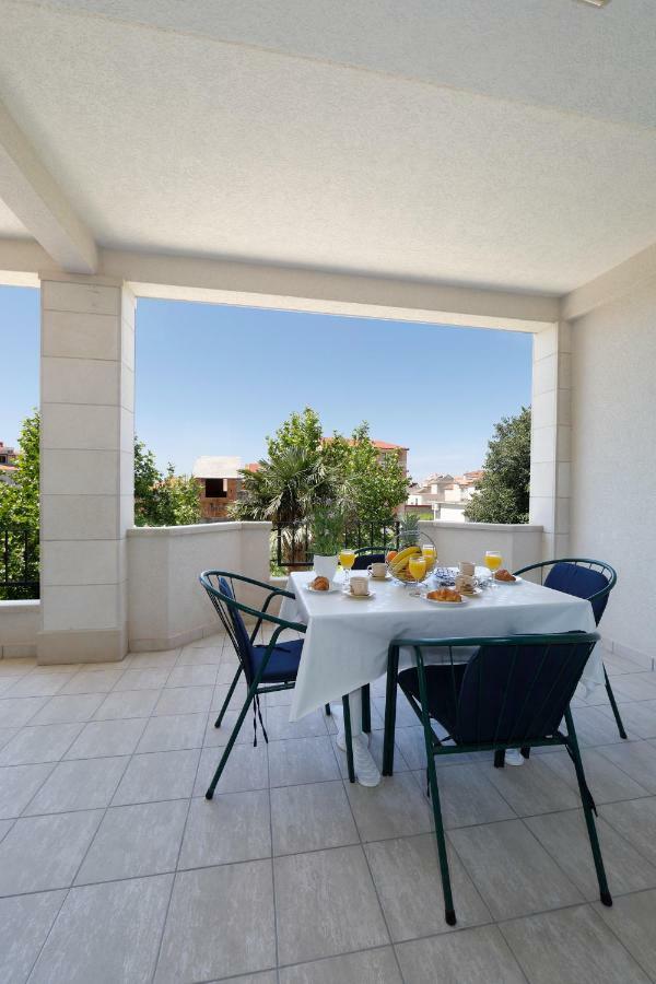 Apartments Villa Lili Tučepi Exterior foto